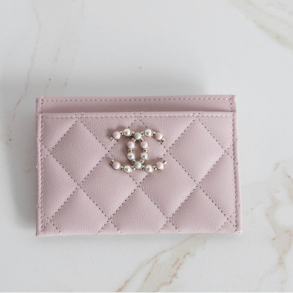 Rare 🦄 Chanel Coco Candy Pearl CC card holder pink